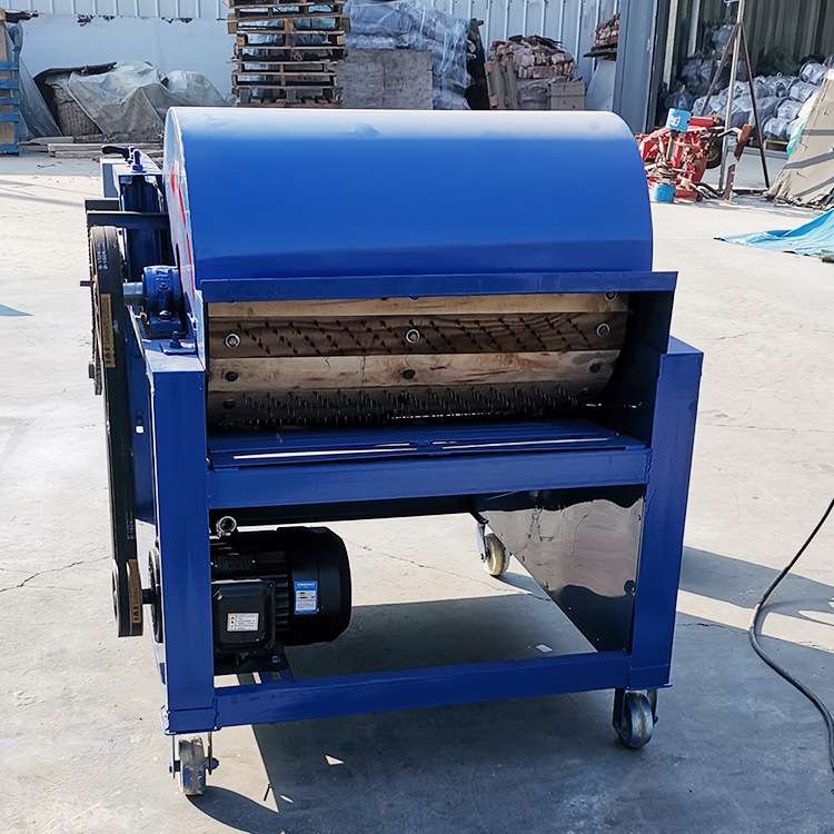 旧衣服开松机视频 地毯下角料开松机 沙发套下角料开松机