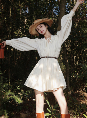 梅子熟了芙罗拉法式复古连衣裙女春夏显瘦白色长袖度假中长款裙子