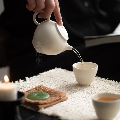 圭隐堂手工粉引素白陶瓷茶壶中式仿宋简约泡茶壶一人饮单壶手抓壶