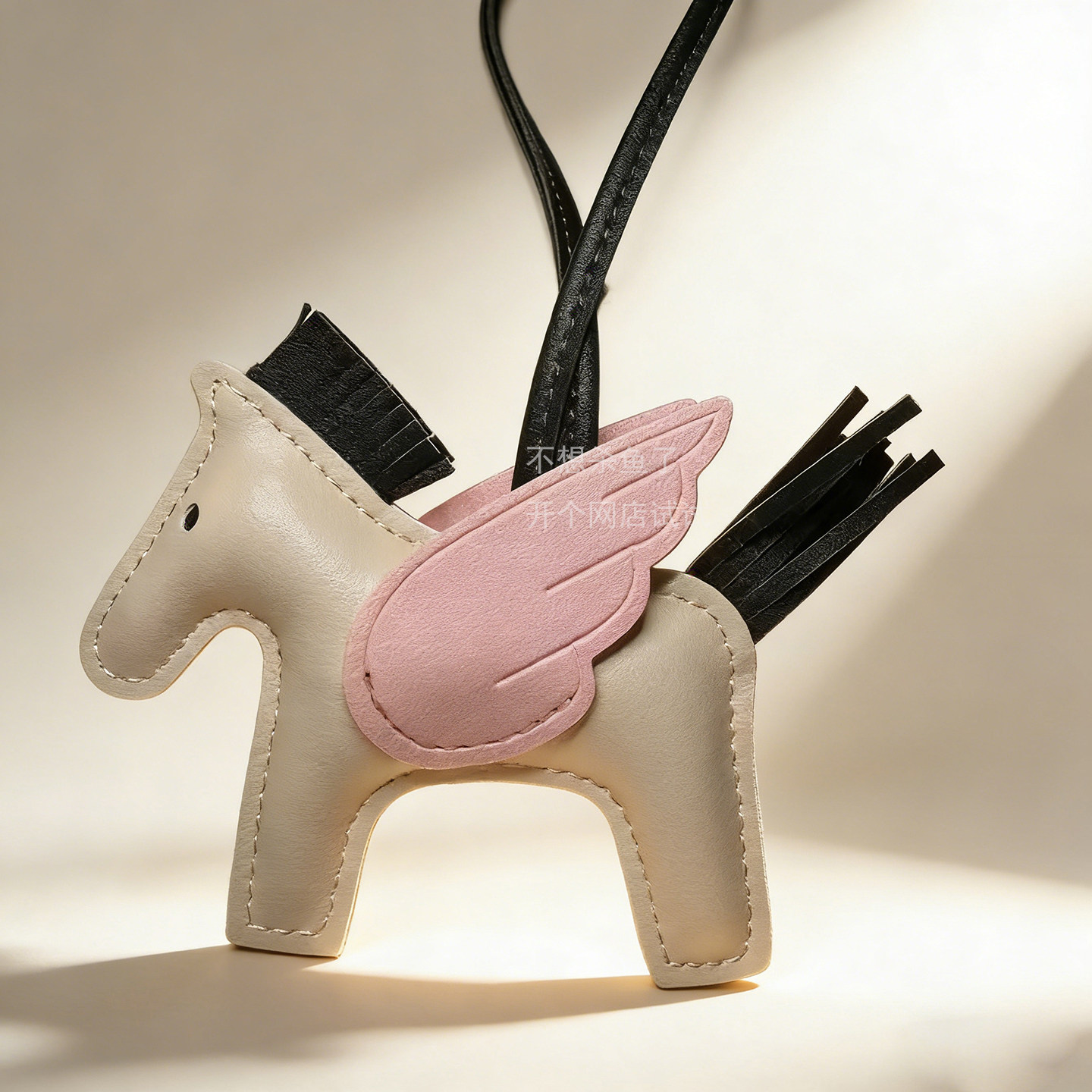 2026年新年马上有钱马年皮质汽车车载挂件彩色飞马挂件钥匙扣轻奢