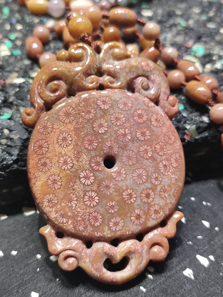 天然菊花石 珊瑚玉项链男女款 精品 珊瑚玉红花吊坠项链 优惠价