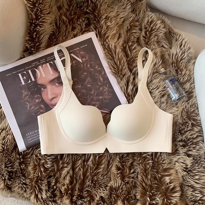 日本小胸聚拢内衣女显大无痕软支撑无钢圈收副乳性感防下垂文胸罩