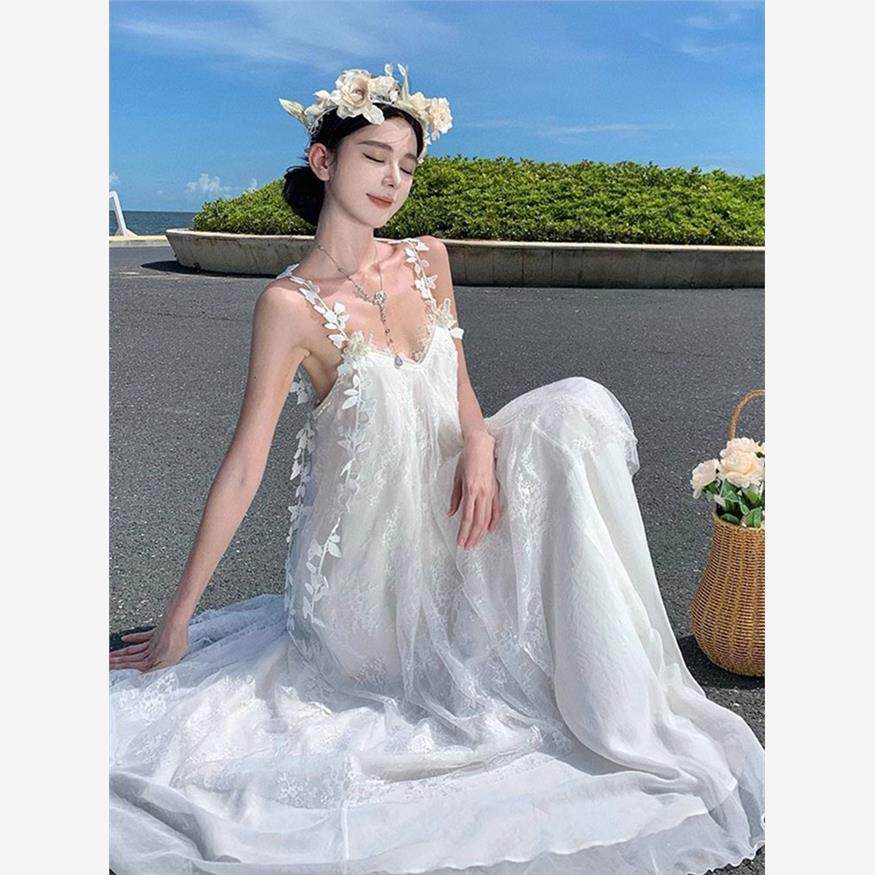白色珍珠蝴蝶蕾丝仙女网纱长款吊带连衣裙宽松超仙绝美度假沙滩裙