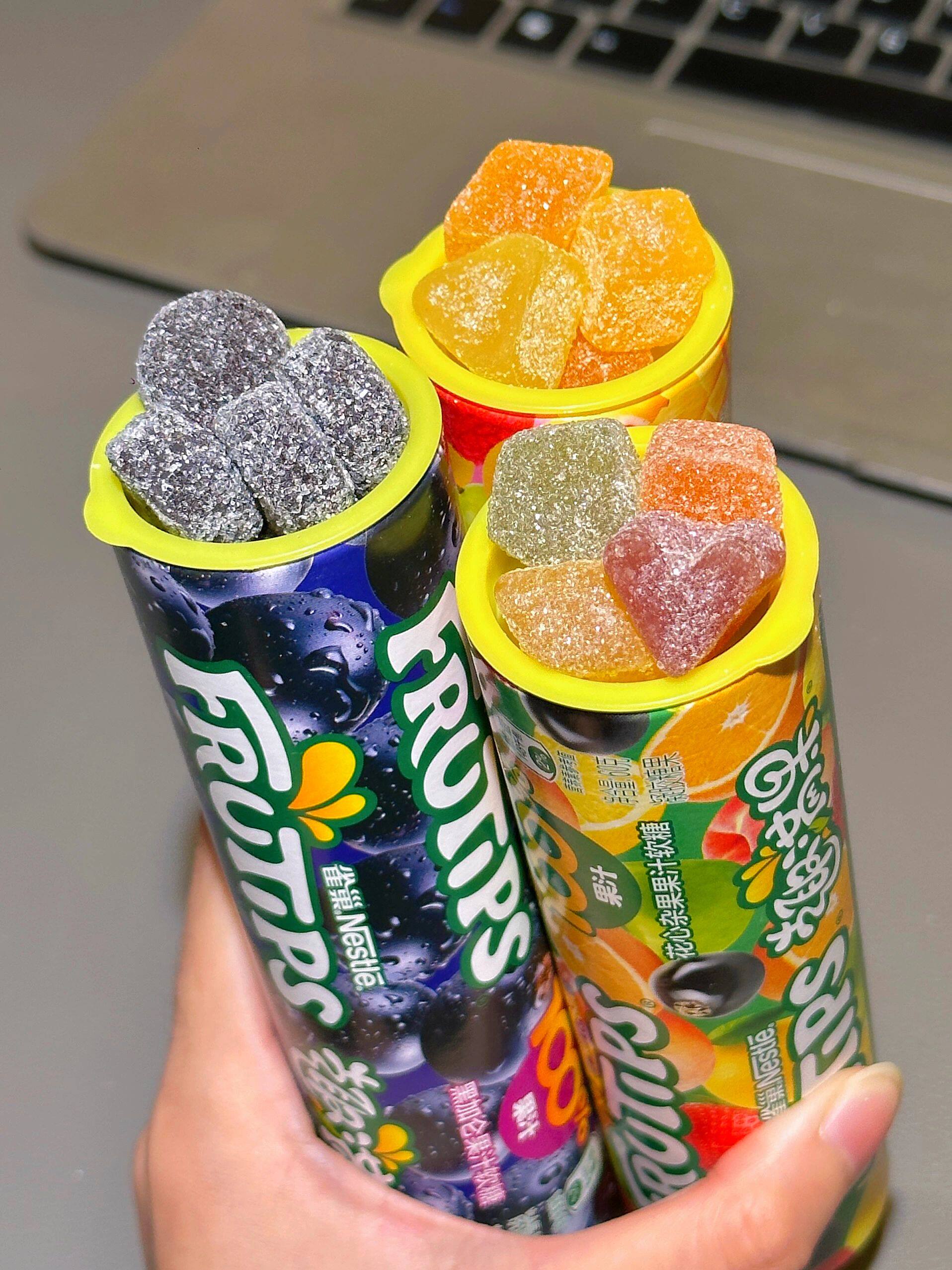 雀巢趣满果黑加仑果汁软糖趣满果花心杂果味糖粉水果软糖橡皮糖果图片