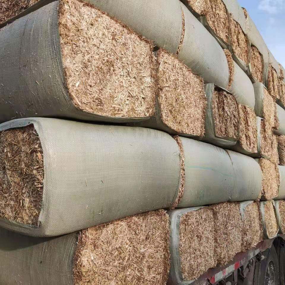 优质小麦秸秆干草料秸杆压块马牛羊草料驴鹿牛揉丝粉碎羊草饲料