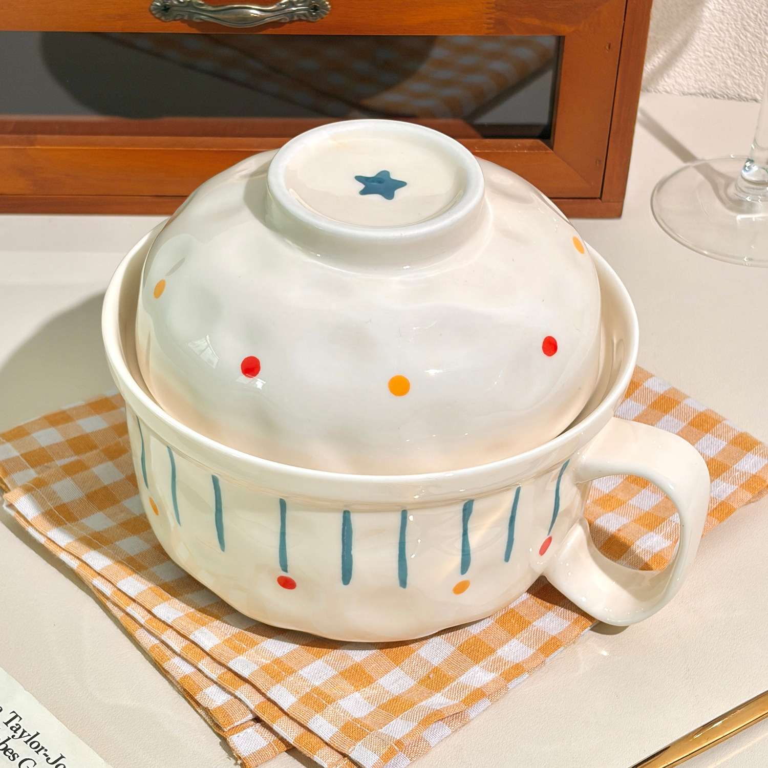 奶油风陶瓷泡面碗带盖家用釉下彩高颜值餐具带手把汤碗水果沙拉碗图片