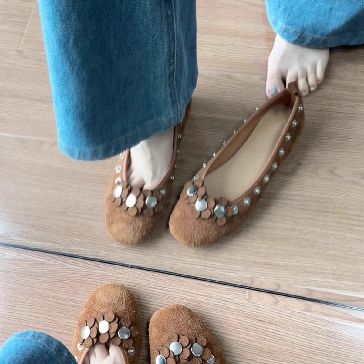 复古花朵铆钉芭蕾舞鞋女2025新款浅口一脚蹬圆头单鞋平底玛丽珍鞋