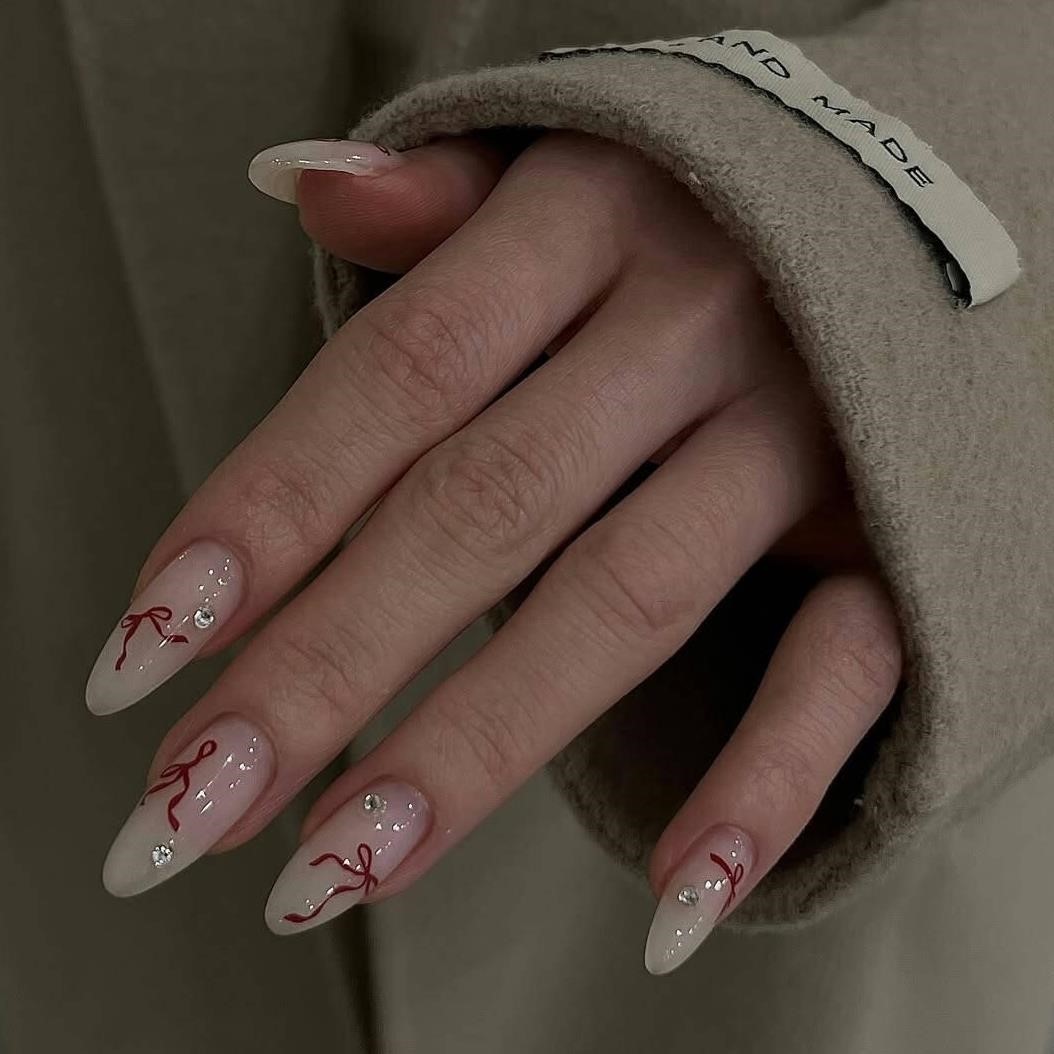 纯手工穿戴甲新款纯欲高级感小众显白乳白新年红飘带蝴蝶结美甲,彩妆/香水/美妆工具,穿戴甲/甲片,淘宝优惠券,粉丝福利购,淘宝优惠卷