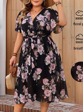 V-neck dress with fluttering sleeves and waist-length