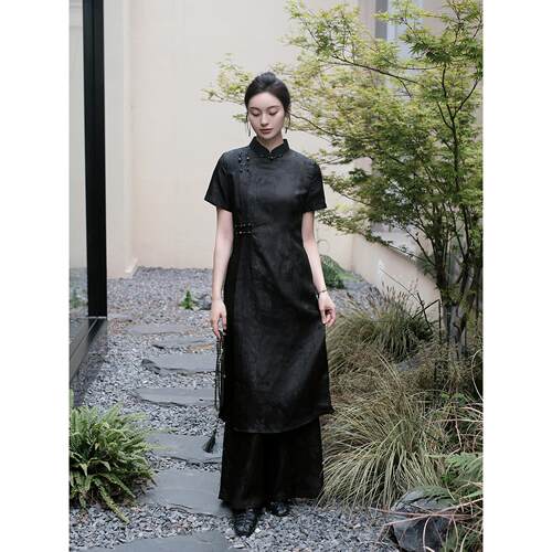 盛唐婧 |真丝香云纱龟裂纹奥黛连衣裙