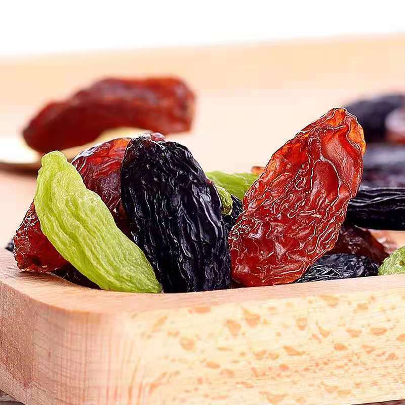 精品大颗粒吐鲁番四色葡萄干混装零食蜜饯果干新疆多彩葡萄干批发