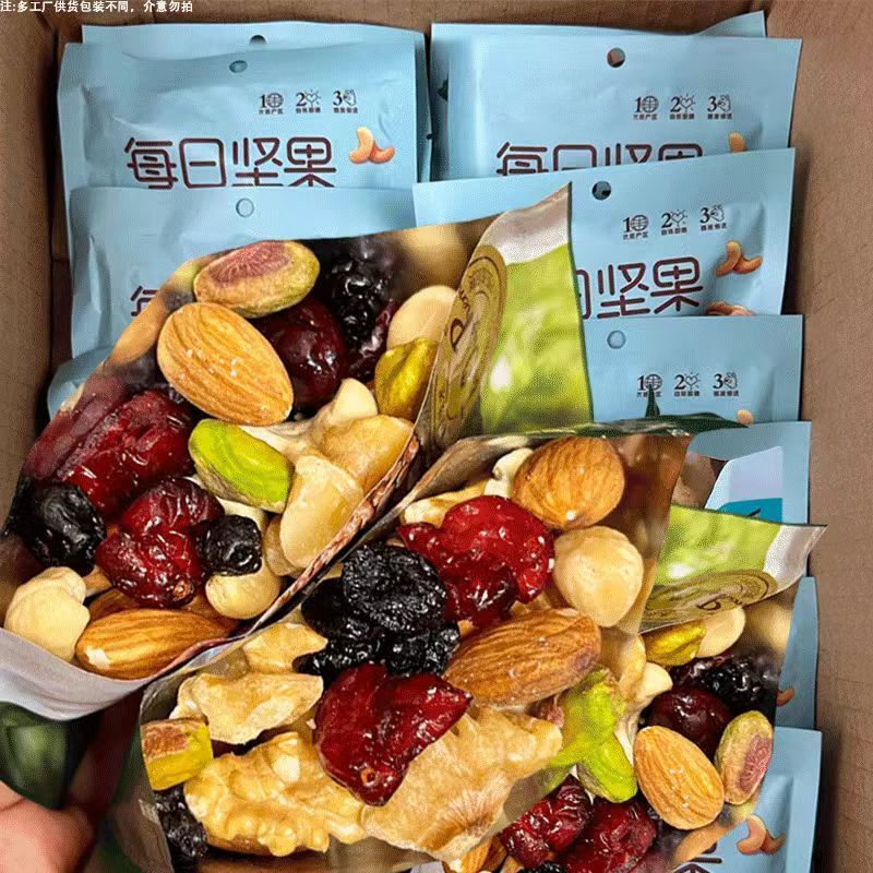 每日坚果混合干果果仁孕妇儿童休闲健康营养零食整箱送礼坚果礼盒