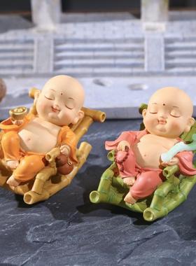 小弥勒摆件家居办公室创意装饰桌面小摆件树脂工艺新款摇椅弥勒佛