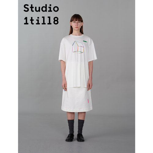 Studio1till8米色房子T恤