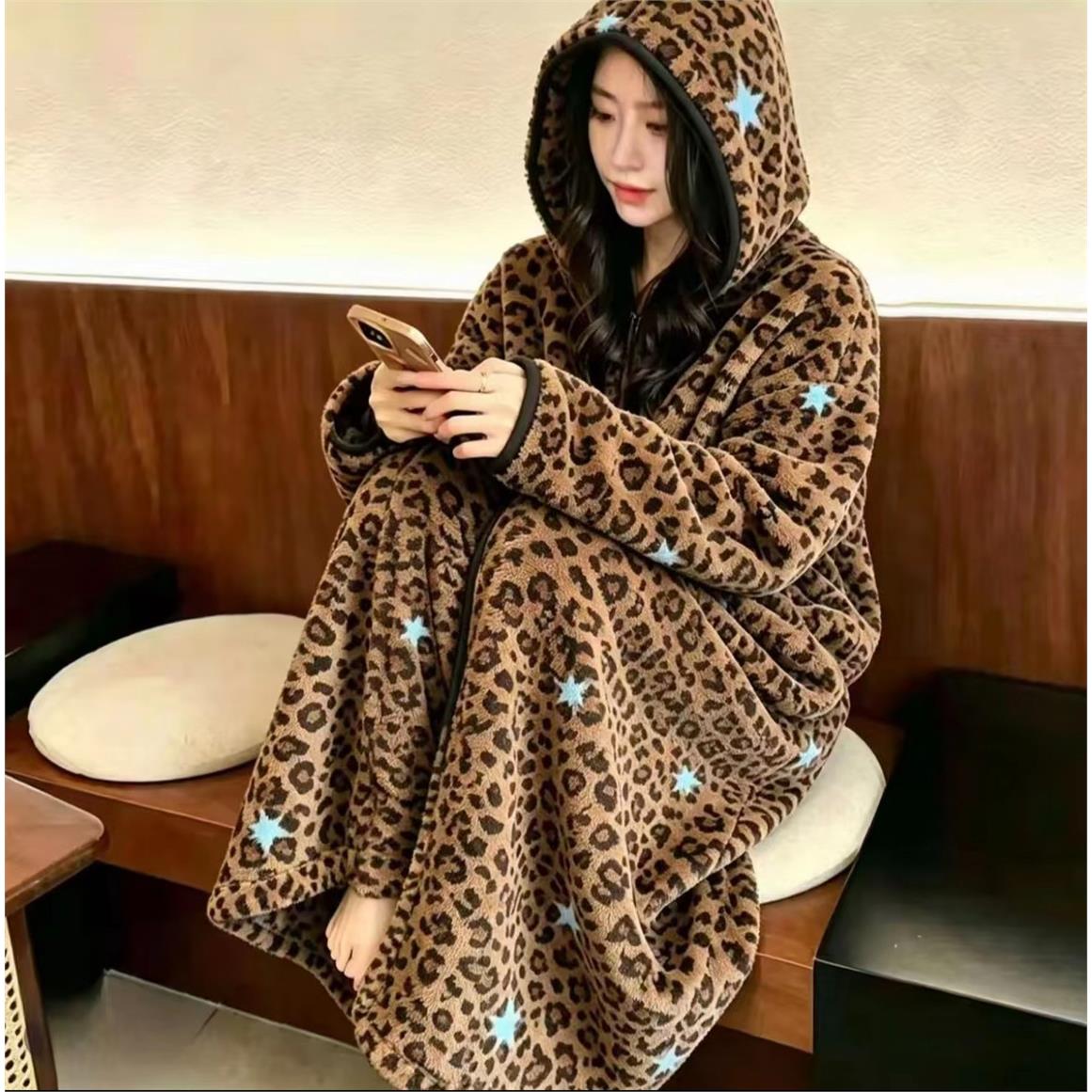 冬季保暖珊瑚绒连帽拉链睡袍女