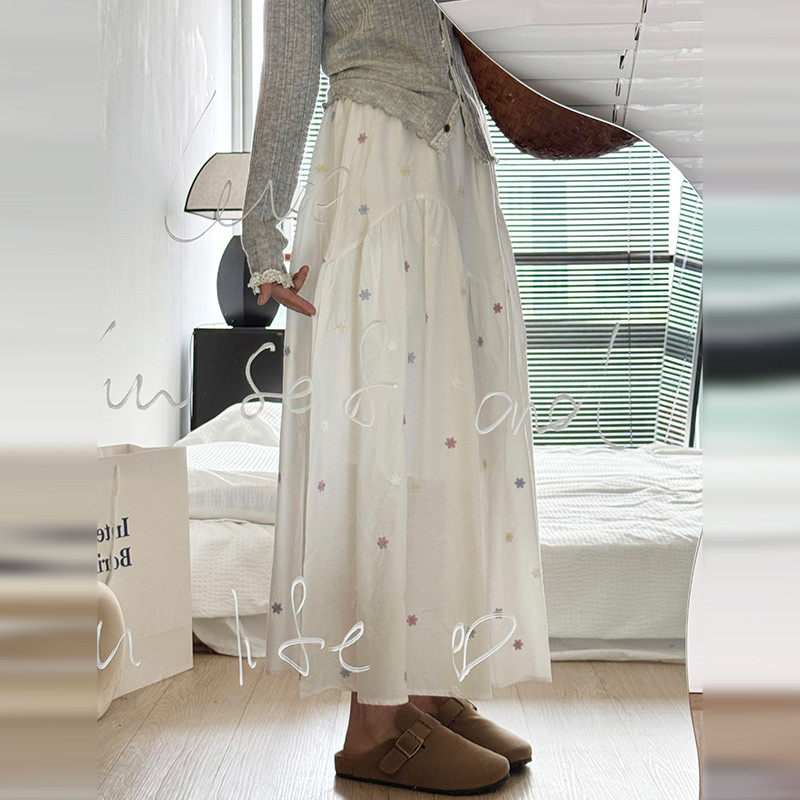 白色刺绣碎花显瘦半身裙子女2026新款春季法式漂亮A字伞裙长裙子