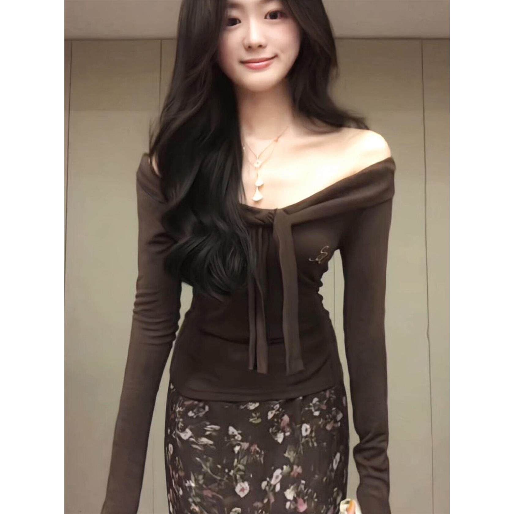 法式气质碎花连衣裙子女2026新款斜肩设计感春季穿搭一整套装长裙