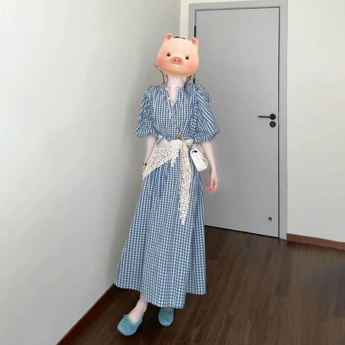 夏季蓝色格子连衣裙女2025新款今年流行爆款胖MM超好看掐腰长裙子