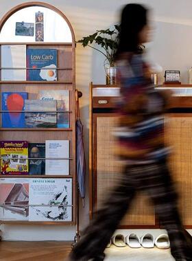 中古风实木书报落地置物架客厅靠墙展示家用简易杂志卧室全身镜子