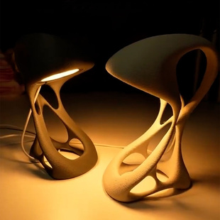 外星人家用创意台灯学生宿舍床头书桌护眼学习专用灯防近视不伤眼