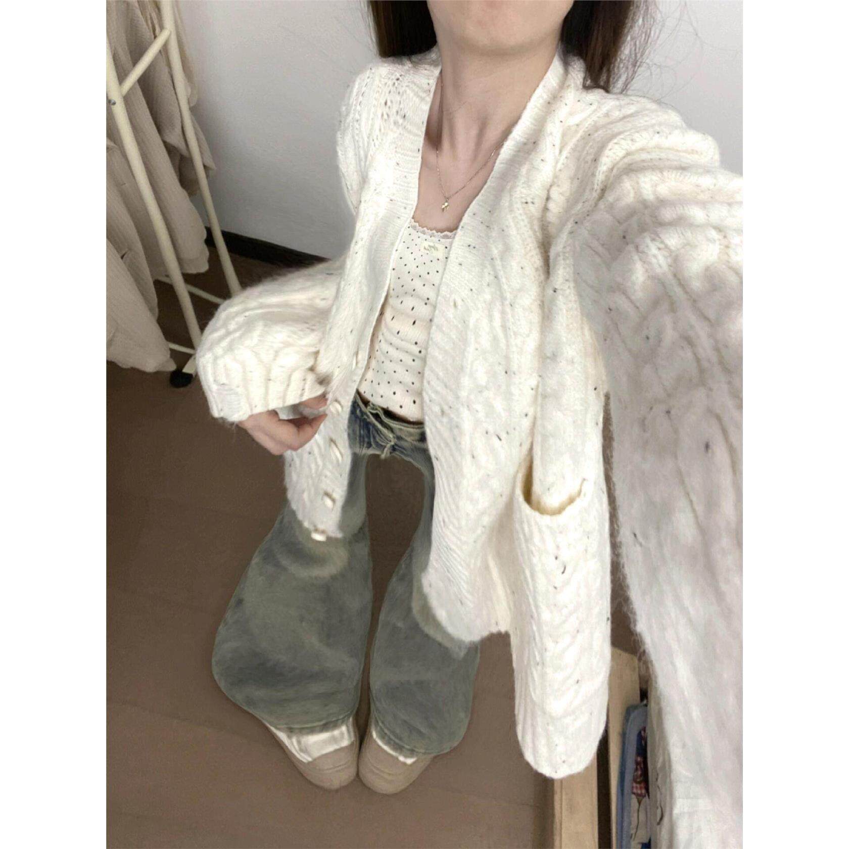 韩系早秋季白色麻花毛衣外套女早秋氛围感宽松慵懒风加厚针织开衫