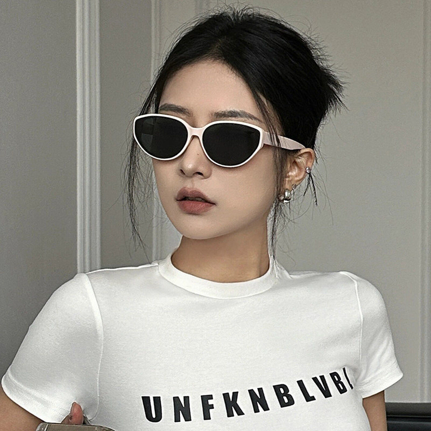 白框墨镜女高级感复古粉椭圆小框防紫外线海边偏光猫眼太阳眼镜