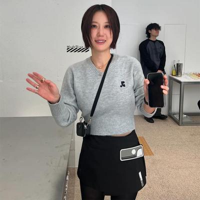 刺绣V领针织衫宽松休闲高腰毛衣