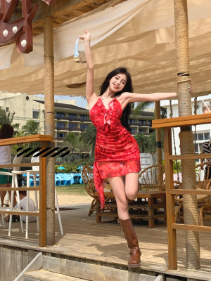 吊带连衣裙V领不规则露背