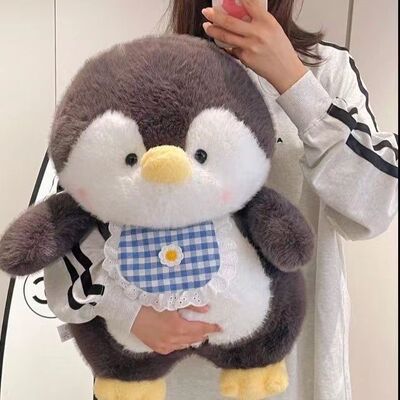 可爱企鹅宝宝玩偶睡觉抱枕围兜小企鹅毛绒玩具靠枕生日礼物送女生