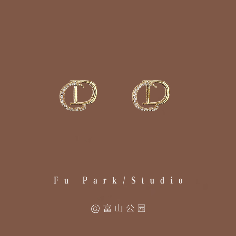 「爱乐之城」轻奢气质百搭CD字母耳钉小众设计高级感日常精致耳环,饰品/流行首饰/时尚饰品新,耳钉,淘宝优惠券,粉丝福利购,淘宝优惠卷