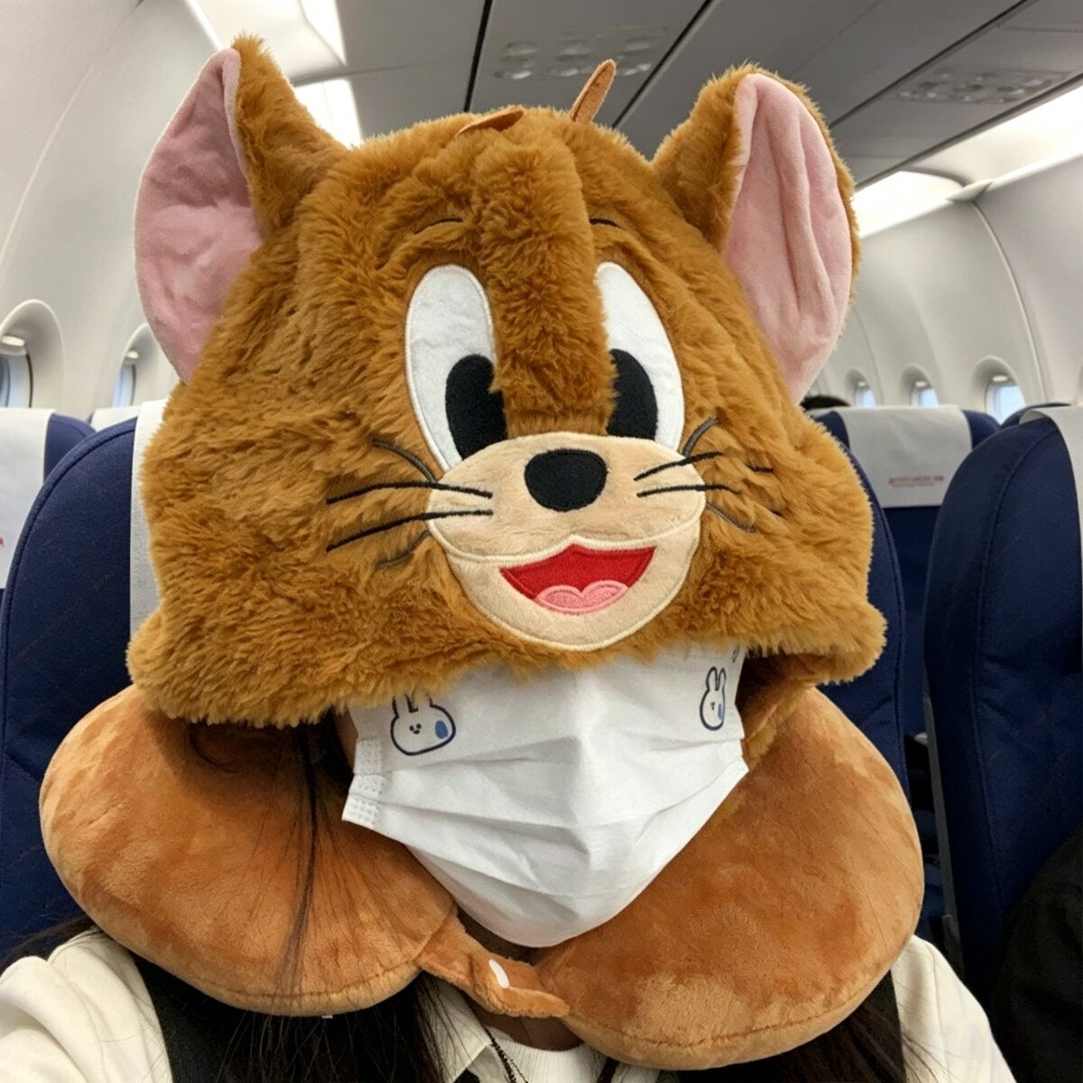 卡通猫和老鼠U型连帽颈枕办公室午休遮光睡觉旅行坐车带帽子枕头