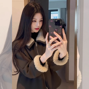 韩系通勤英伦风复古羊羔绒翻领外套女2025秋冬高级感别致气质上衣