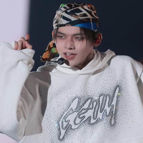 TXT崔然竣同款GGUM烫钻连帽卫衣女2025新款秋冬上衣帽衫学生外套