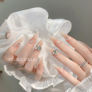 裸色显白手工带钻穿戴甲2025年新款 玫瑰森林茉香杏仁甲长款 法式