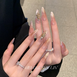 玫瑰森林许愿树圣诞氛围手工美甲秋冬新款 温柔爆闪高级猫眼穿戴甲