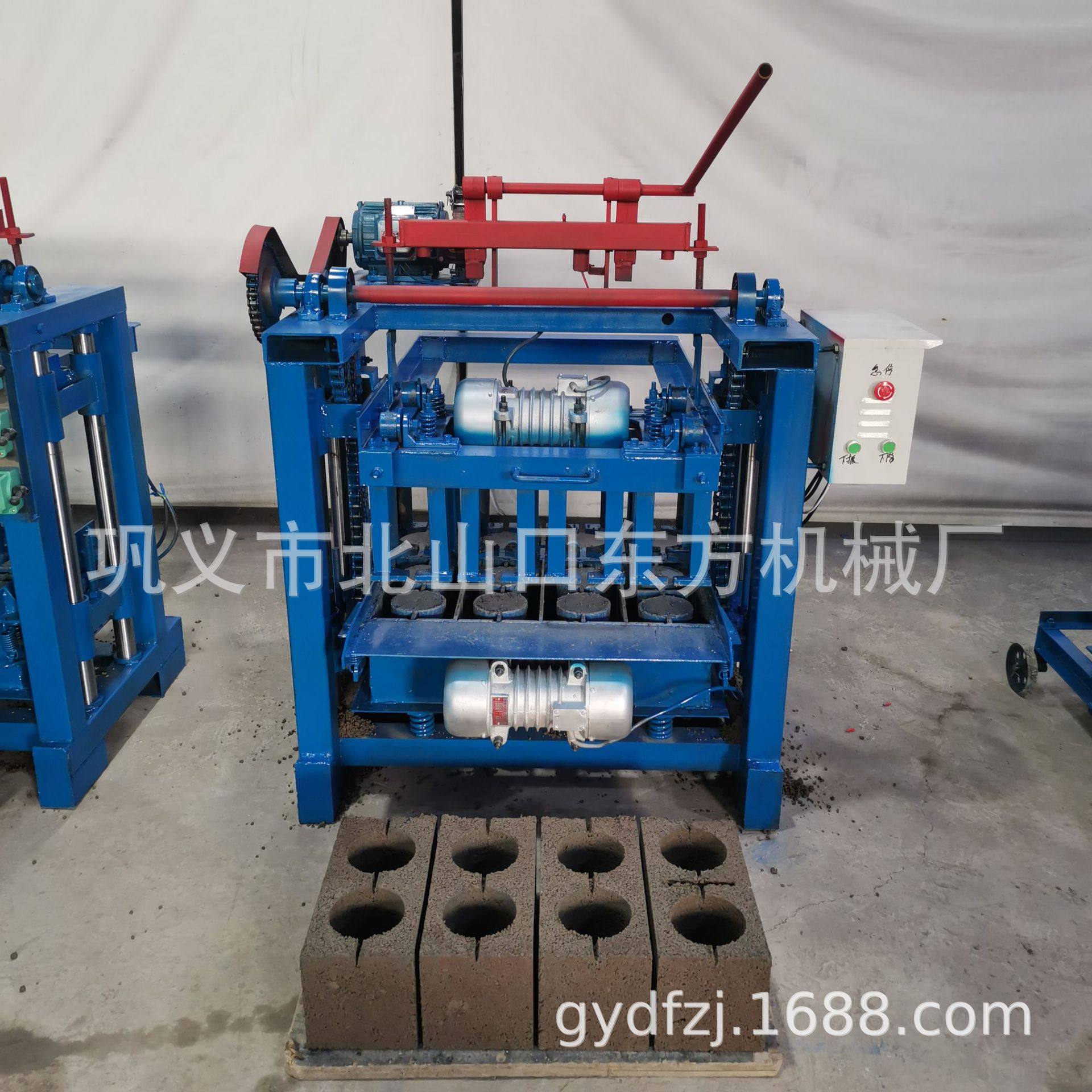 4-35四柱机制作400-200-200正圆孔水泥空心压砖机多种模具可换