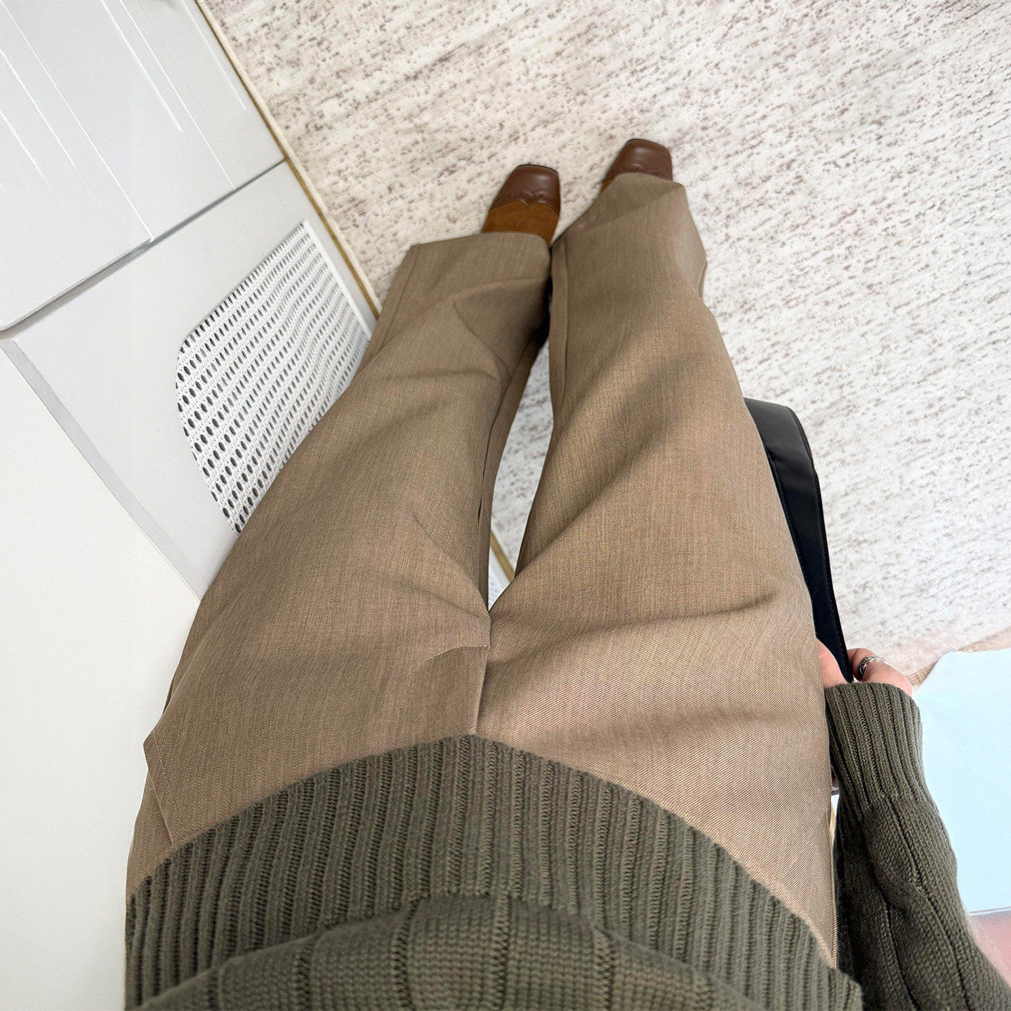 老钱风卡其色阔腿西装裤女早春新款大码胖mm宽松显瘦直筒休闲裤子