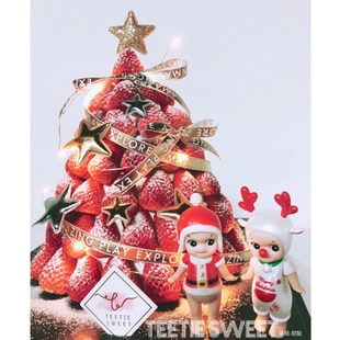 Christmas Ribbon strawberry tower cake packing gift of love