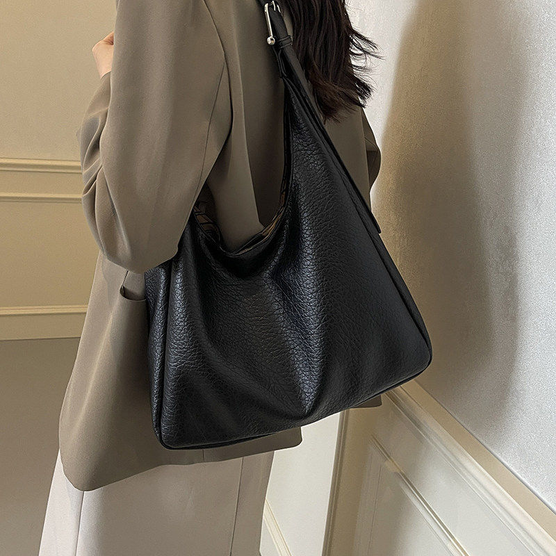 高级感软面大包包女2026