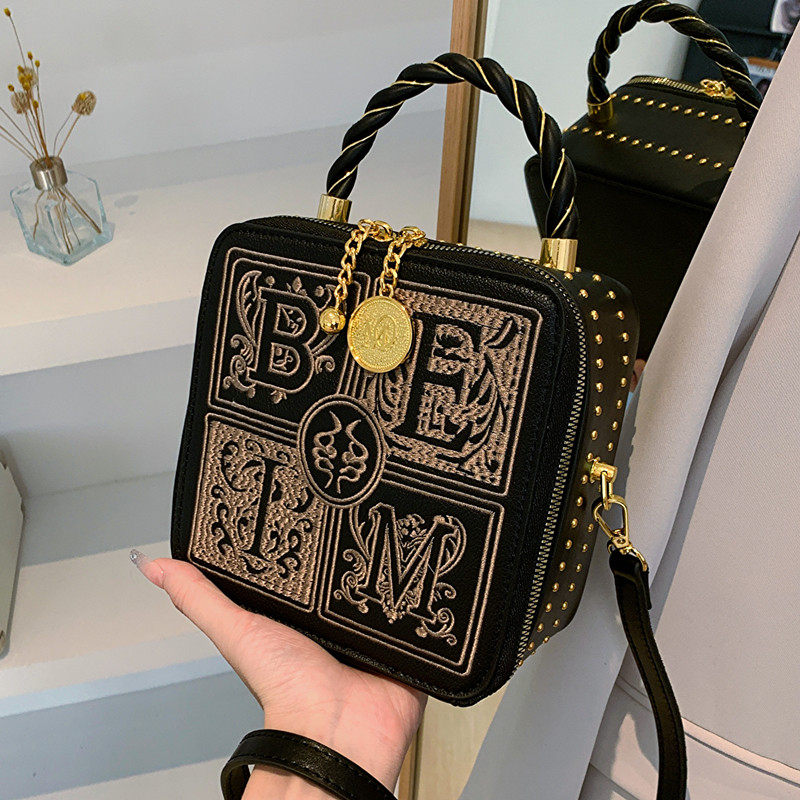 春夏复古包包女2026新款高级感小众设计斜挎包网红爆款手节日礼品