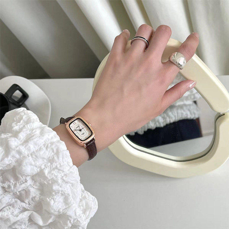 复古高级感手表女款轻奢小众2026年新款防水石英表上班族节日礼品