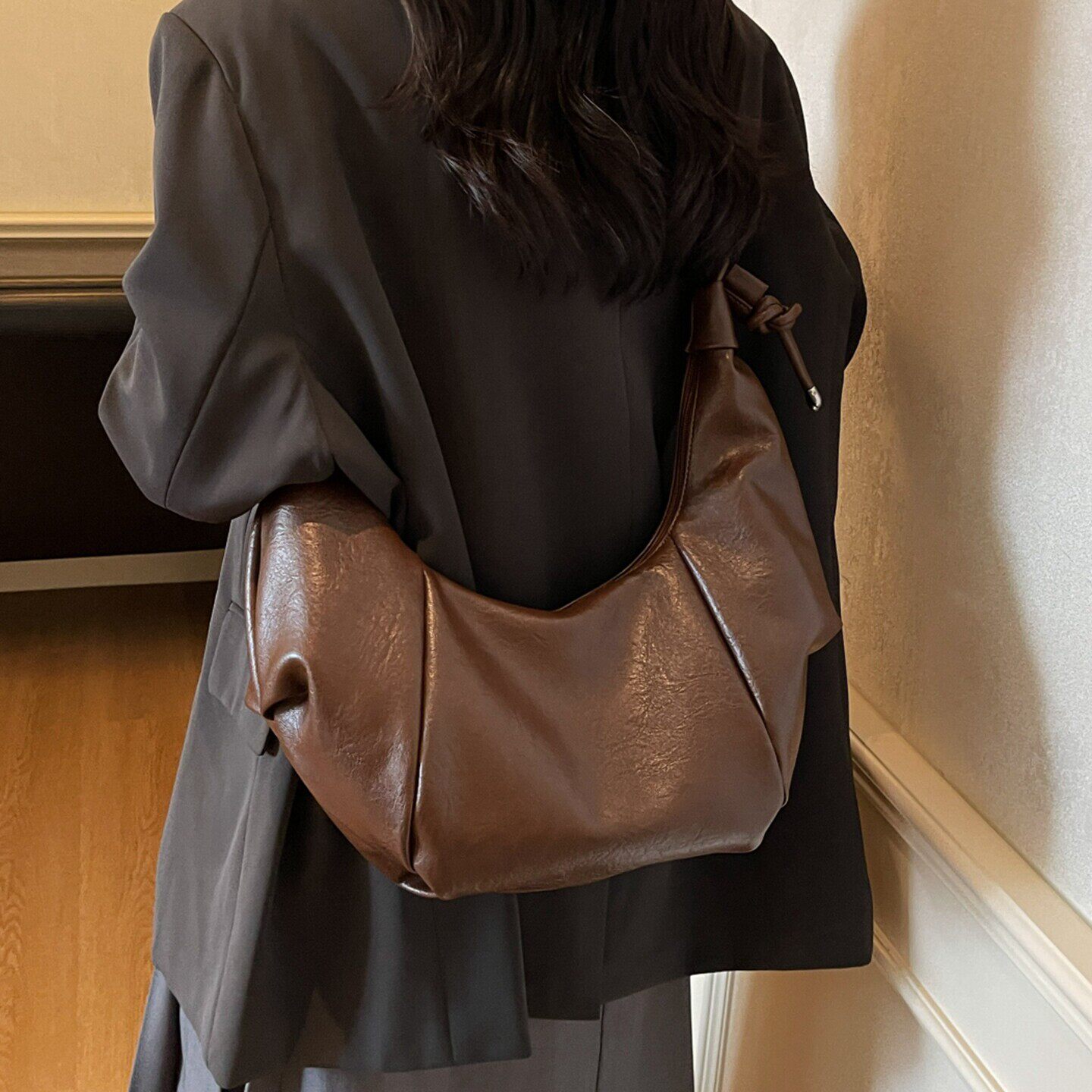 美拉德复古水饺包女2026