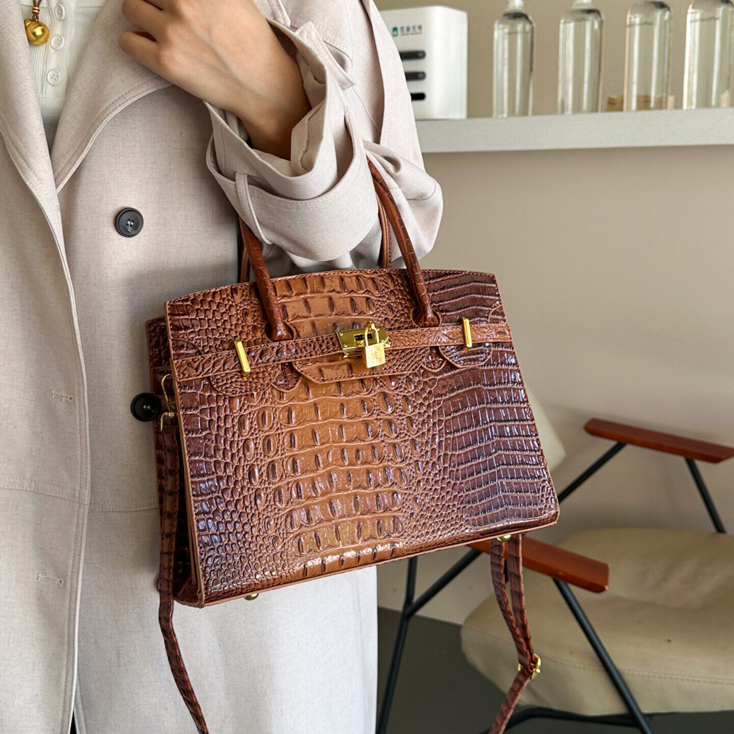 轻奢高级感女士包包2026新款大容量斜挎包上班通勤手提铂节日礼品