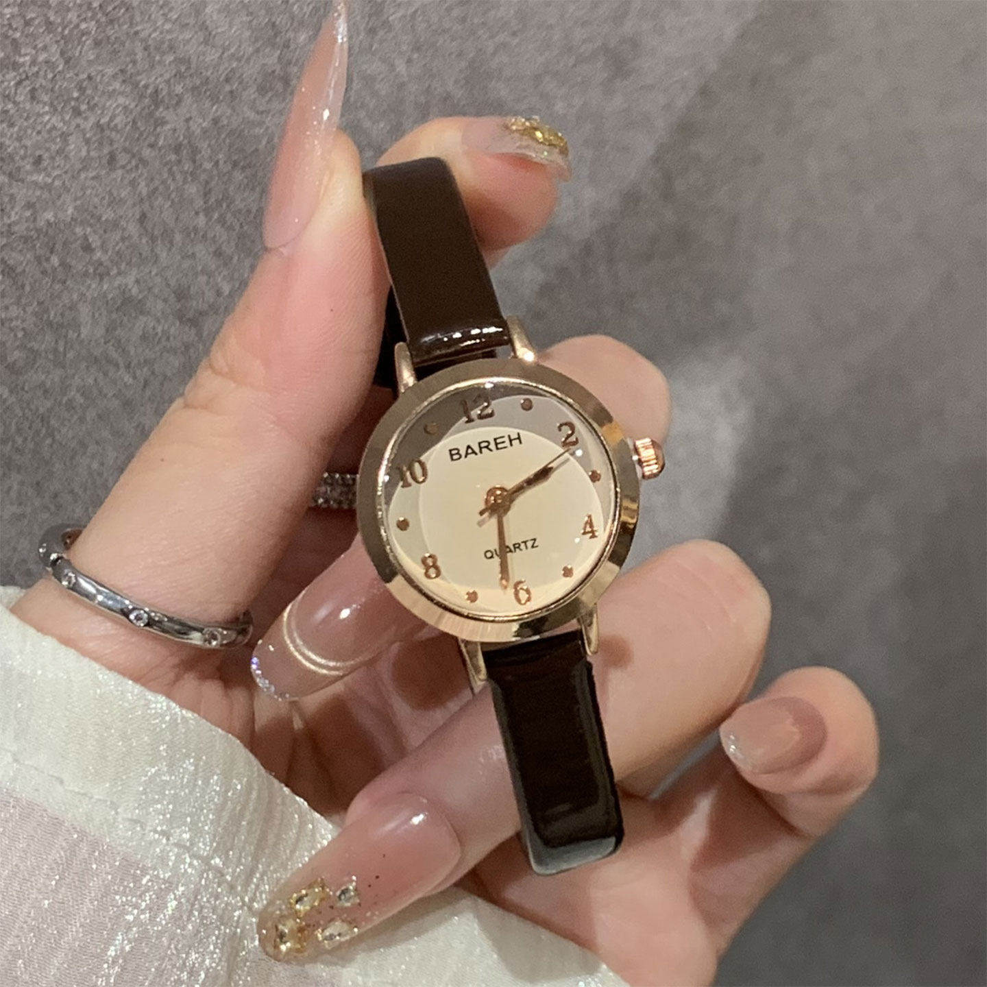 复古小巧精致手表女款学生初高中2026新款只看时间考试专节日礼品