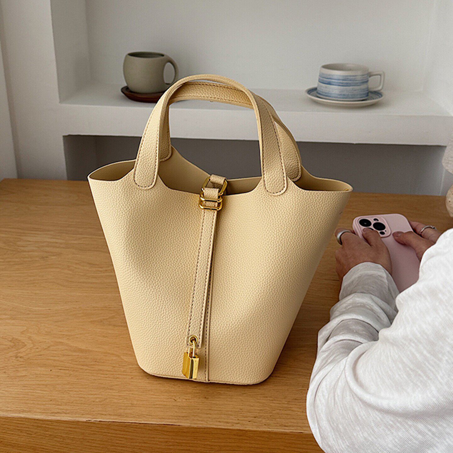 高级感女士包包2026新款上班通勤百搭斜挎包超火手提菜篮节日礼品