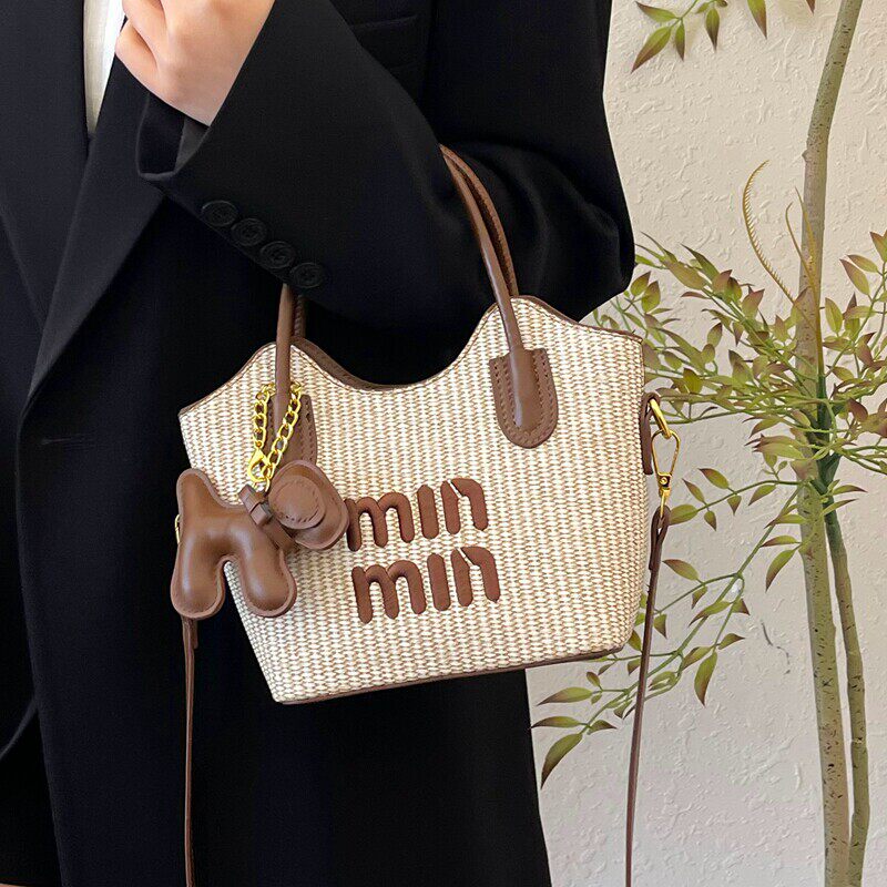 夏天流行编织小包包女2026新款休闲百搭度假斜挎包爆款手节日礼品