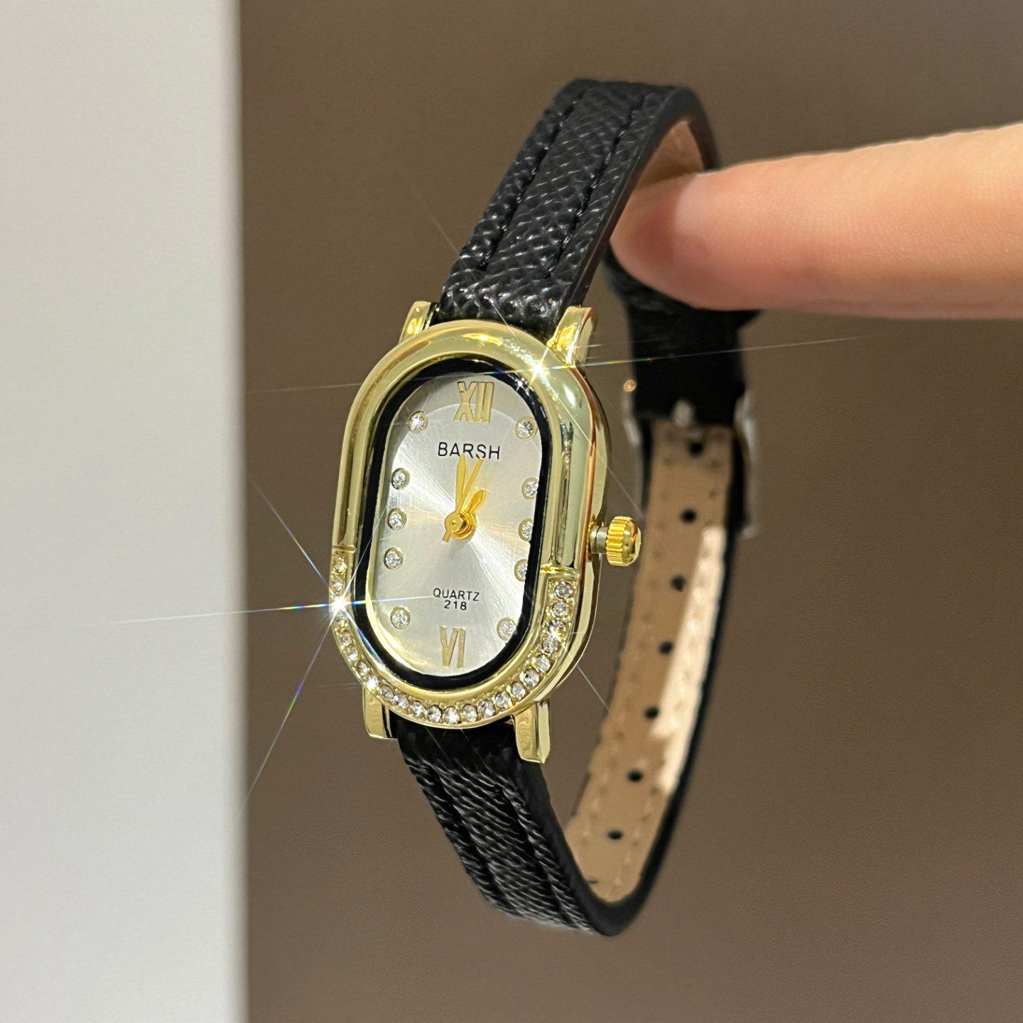 轻奢小众高级感手表女款学生上班族2026新款镶钻指针石英节日礼品