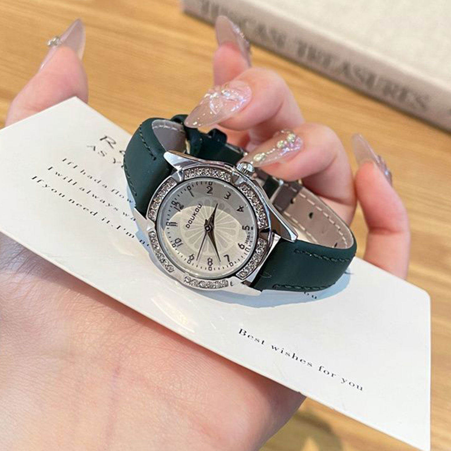Doukou镶钻手表女学生初高中轻奢小众2026新款只看时间考节日礼品
