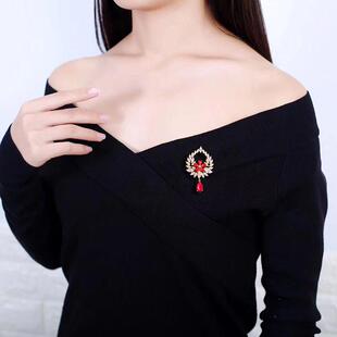 新品 当季 气质高档水晶花环胸针女韩国微章彩色水滴胸花女别针配饰