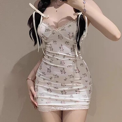 纯欲辣妹白色蕾丝碎花吊带连衣裙女秋季新款修身性感包臀短裙大码